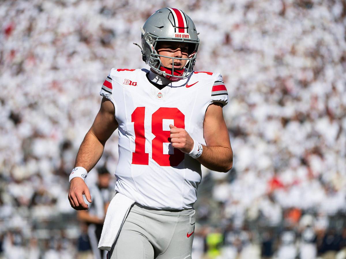 will howard putting out cigarette Howard's Parting Shot at Coach Cig Ohio State QB Gets Ripped