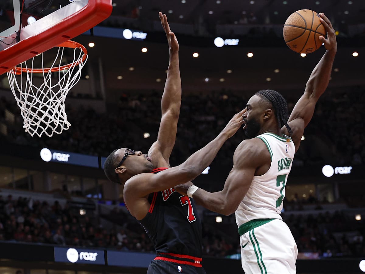 jaylen brown dunk