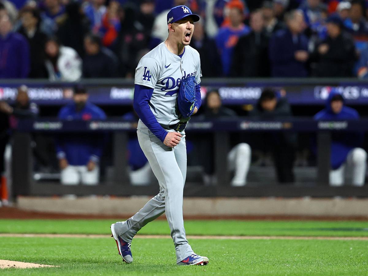 Boston Red Sox Sign Los Angeles Dodgers World Series Hero Walker