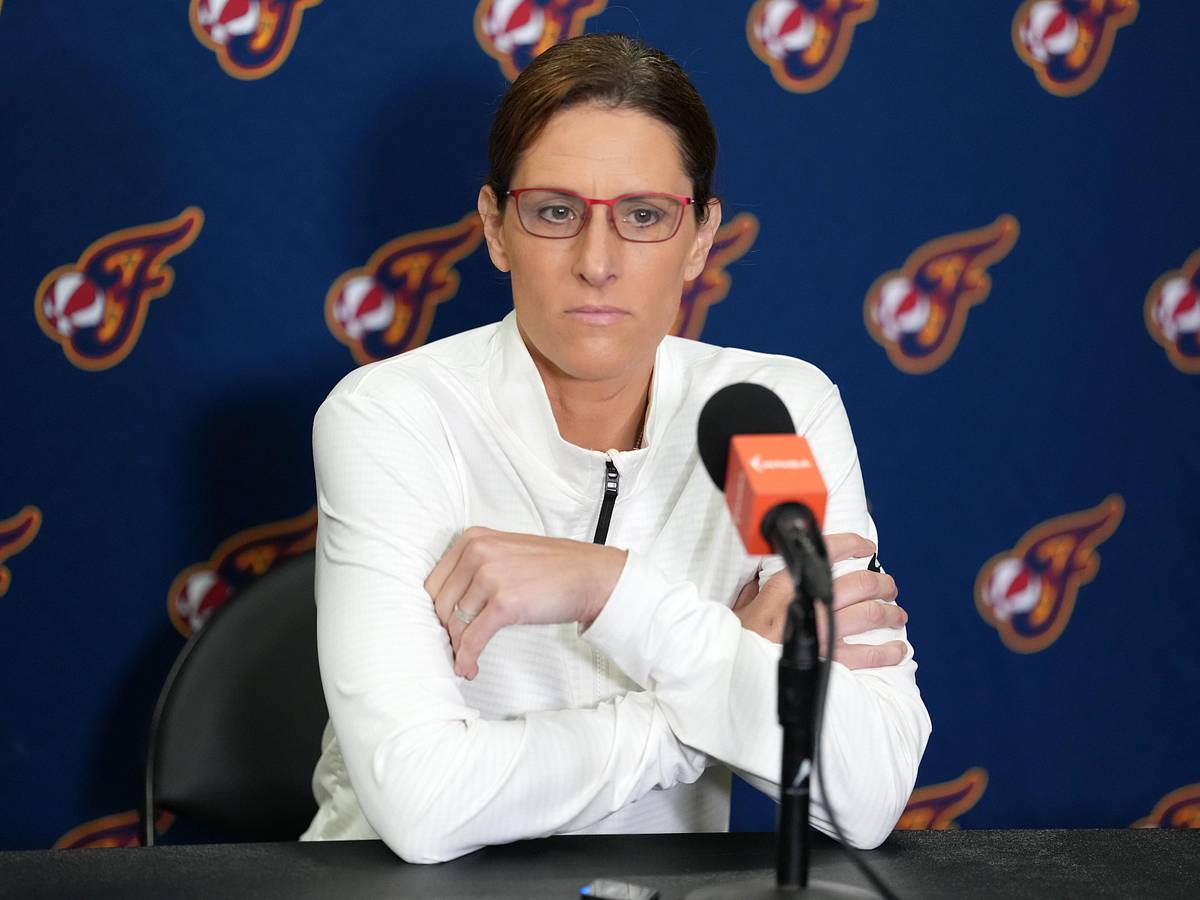 Stephanie White Condemns 'Double Standard' Foul Calls Fever Face After  Wings Loss