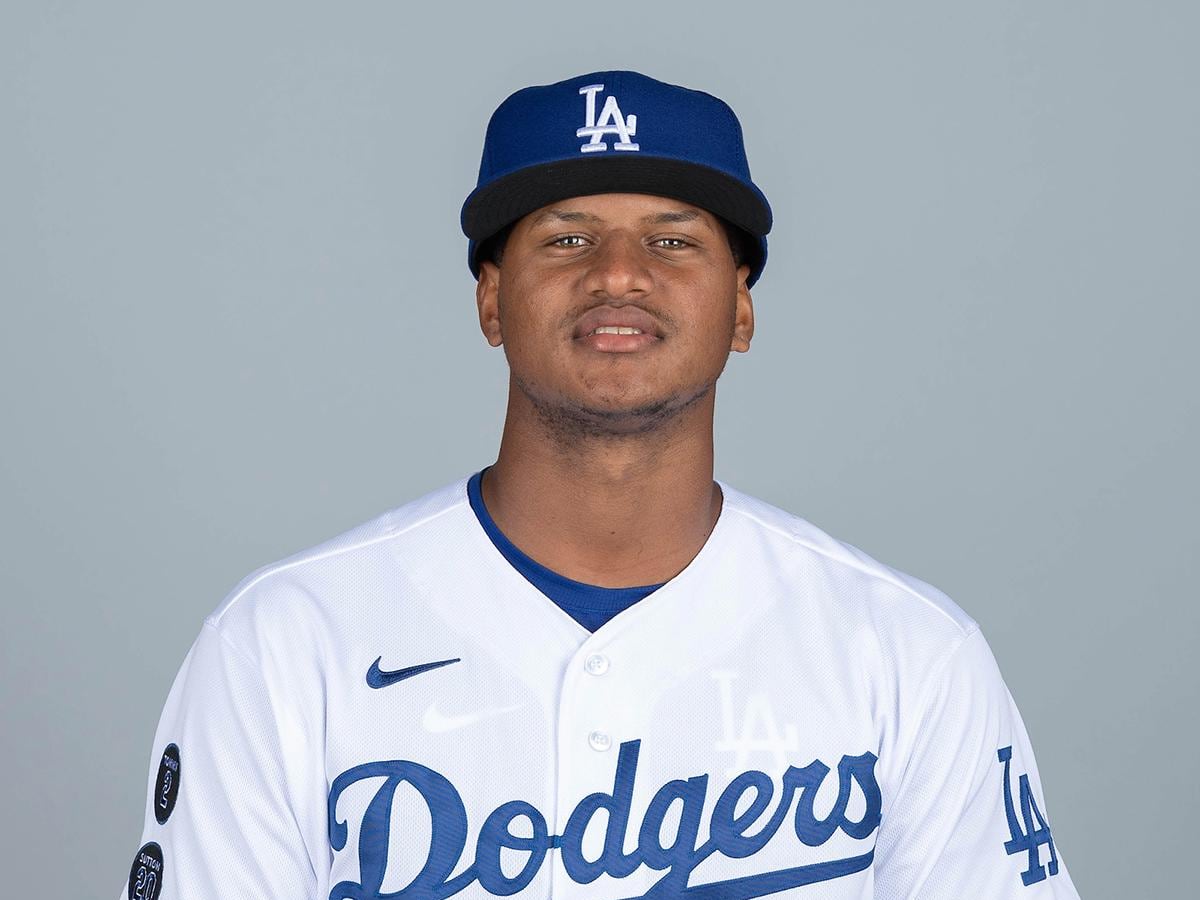 Mariners acquire left-handed reliever from Los Angeles Dodgers
