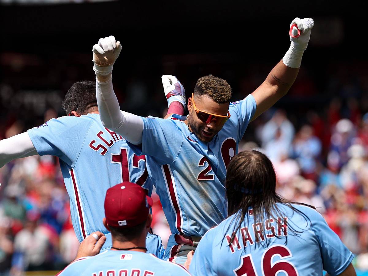 Phillies Receive Clutch Hitting From Struggling Players To Beat Giants