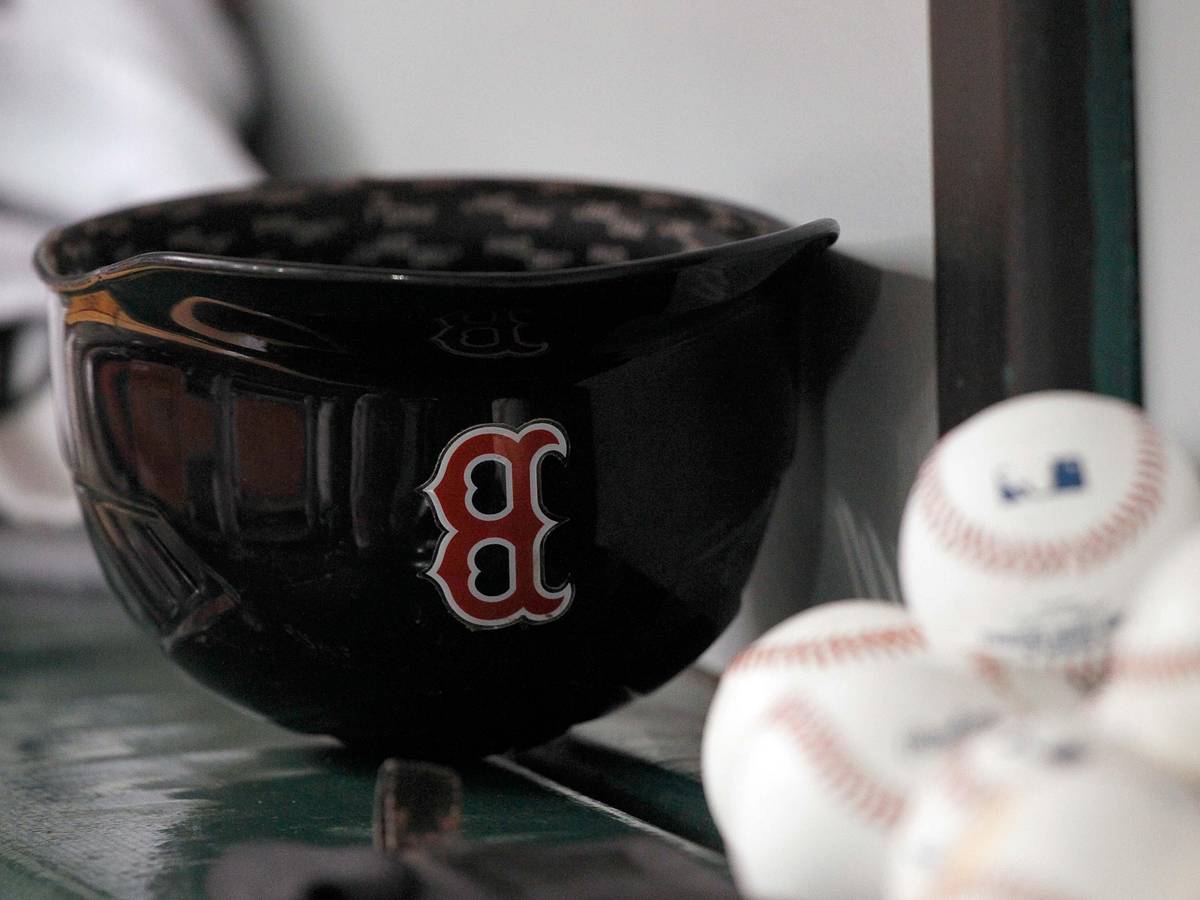 Red Sox Superstar Gets Strange $172 Million Free Agency Projection