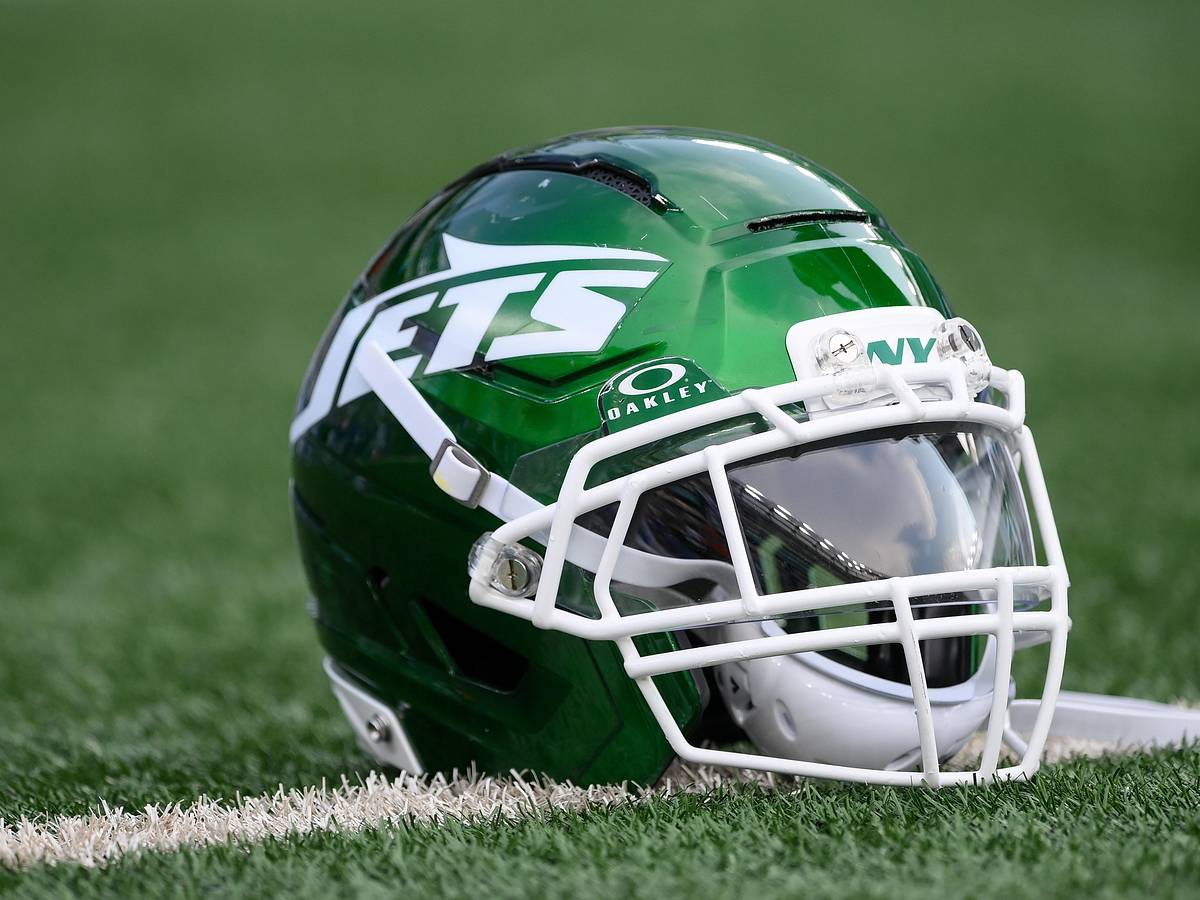 NFL Mock Draft: Jets Swing Round 1 Trade for Franchise QB