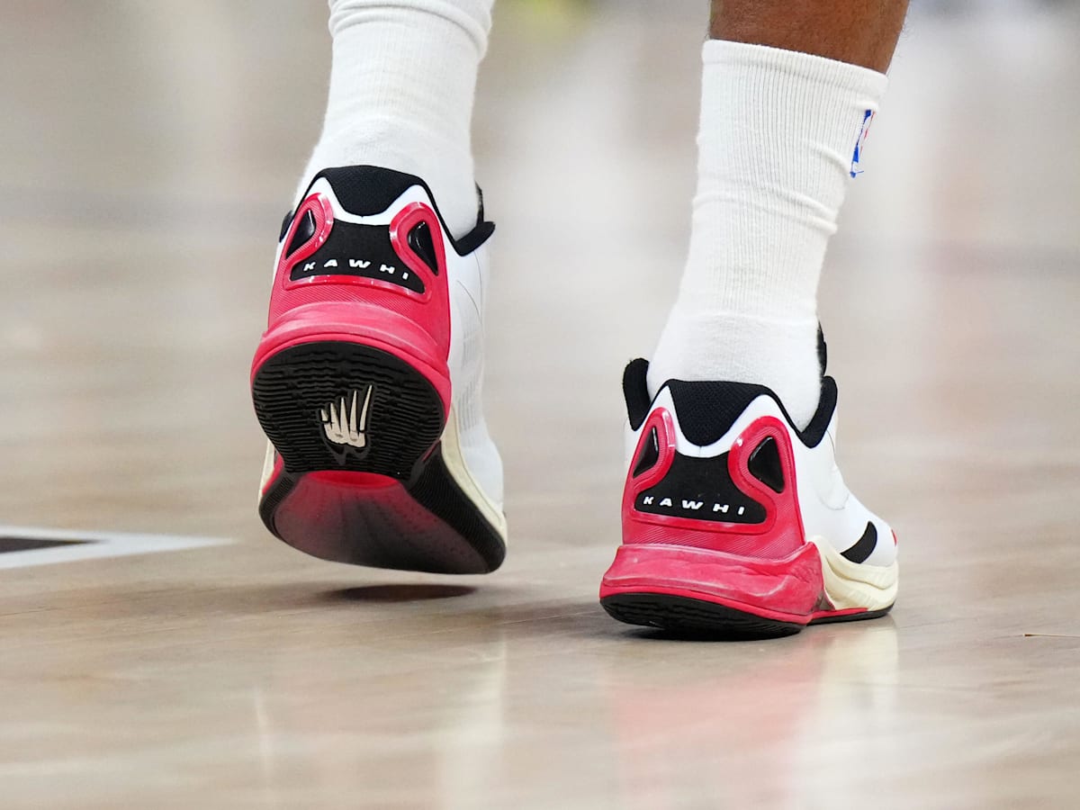 kawhi leonard red shoes