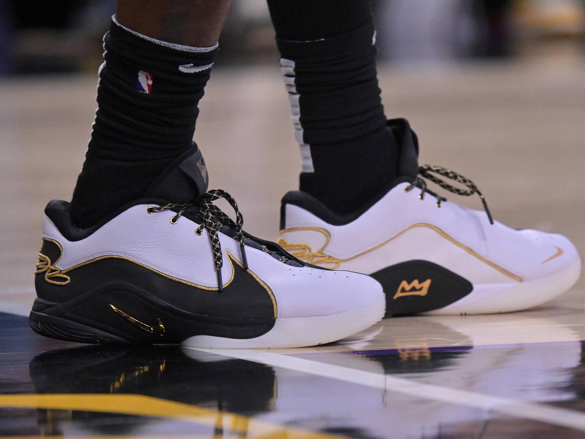 LeBron James Reaches Mogul Status With New Nike Sneakers display picture 1