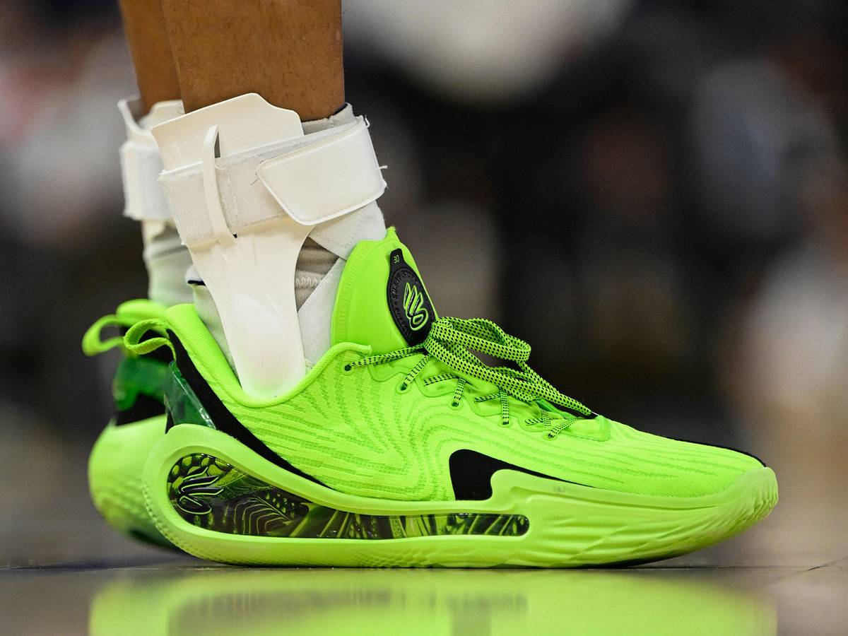 Stephen Curry's Signature Sneakers are 55% Off Online