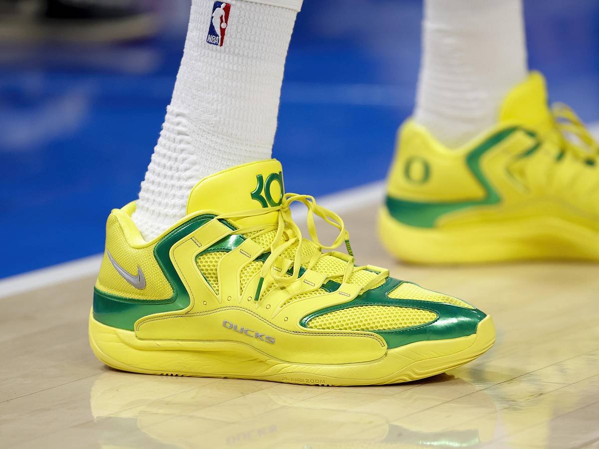 Oregon Ducks Nike KD 9 Basketball Shoes Men\'s‎ Yellow/Green 14 Sneakers D Book Debuts Third Nike Book 2 “Oregon Ducks” P.E. . via @suns main image 2