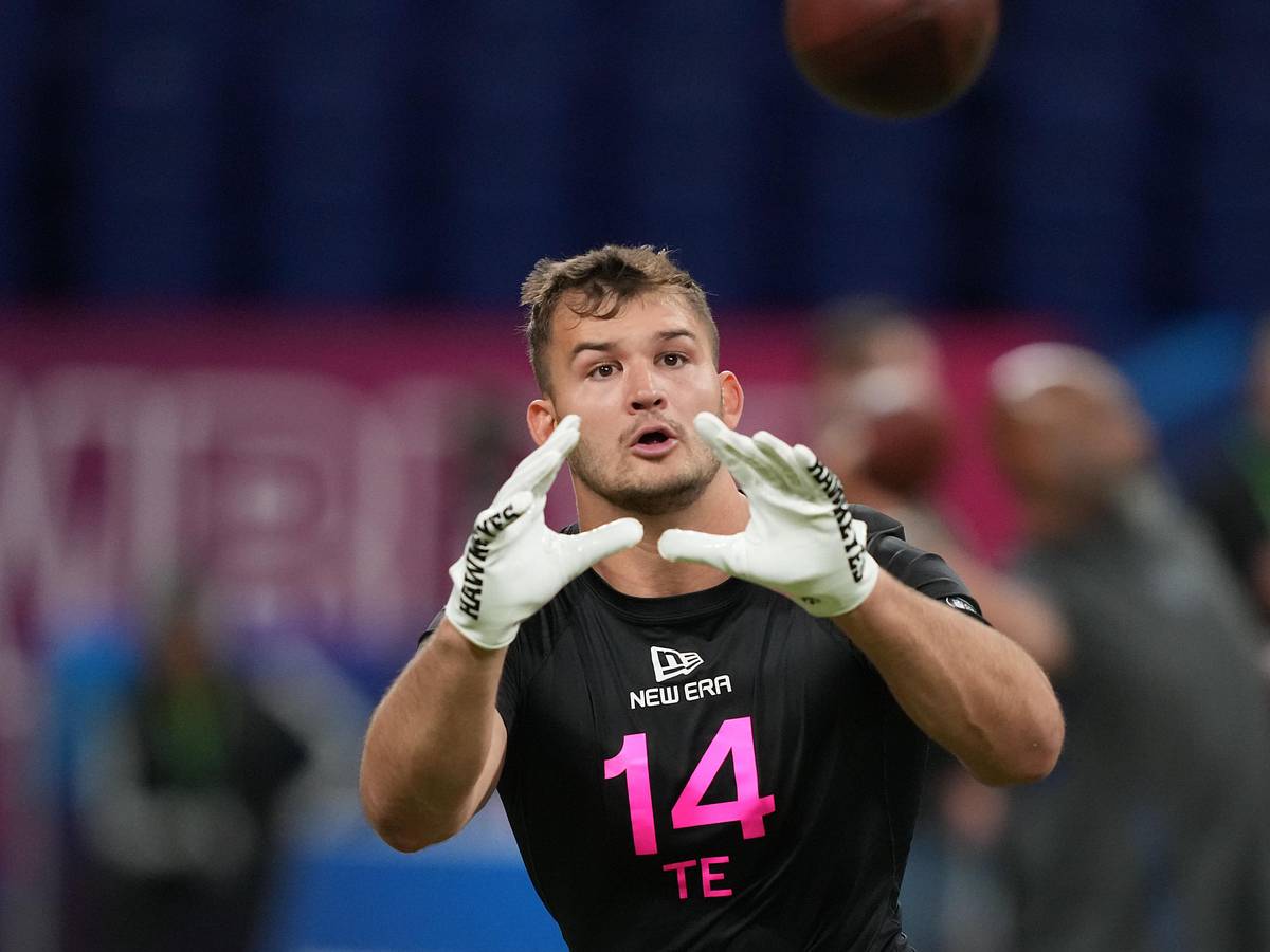 Finally: Packers Sign Son of 'Hog' to Potentially Fill Key Role at Tight End