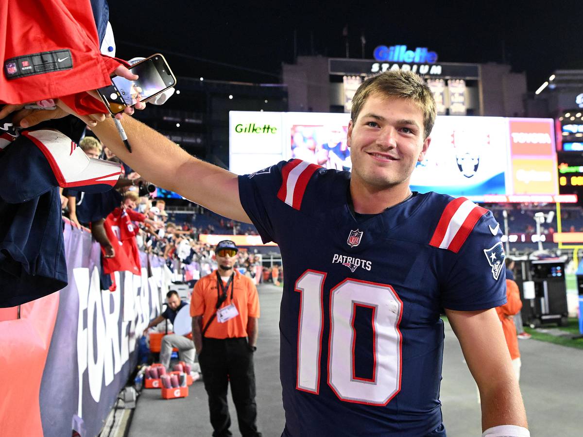 Patriots' Drake Maye Reacts to Fans' MVP Chants