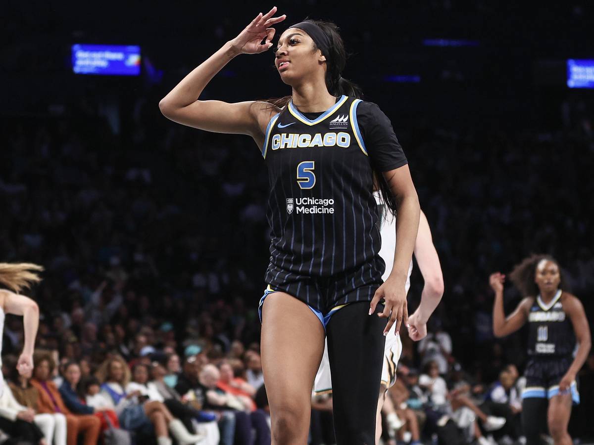 WNBA East All Stars サイン入り写真 WNBA All-Star Game Ticket Prices: Cheapest & Most Expensive Tickets