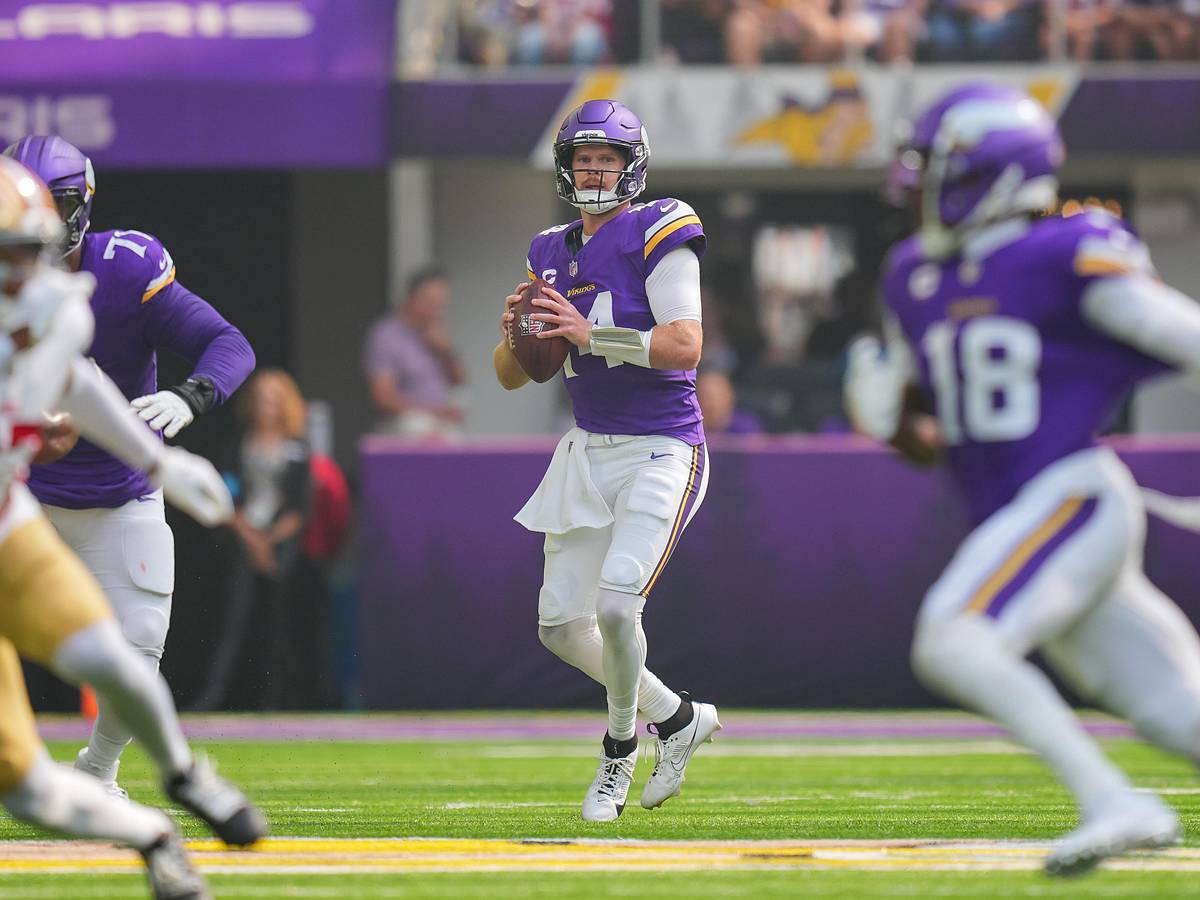 Movin' the Chains: Weekly stories of the NFL hobby