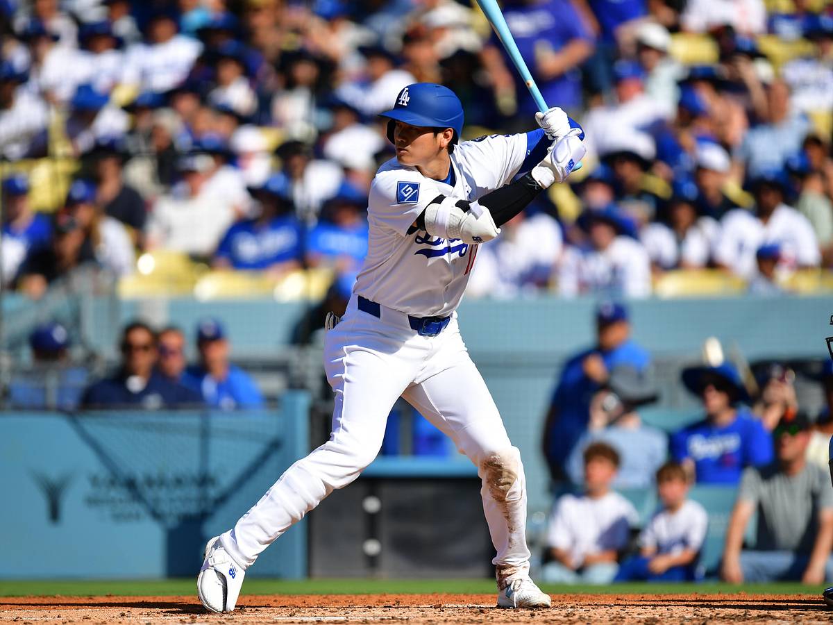Top Iconic Dodgers Players and Their Rookie Cards display picture 1