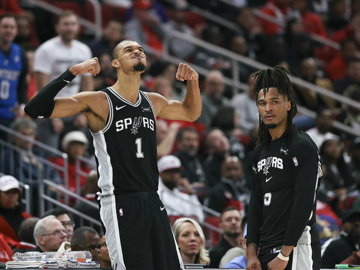 2024 TOPPS NOW Victor Wembanyama recrue de l'année RC San Antonio Spurs