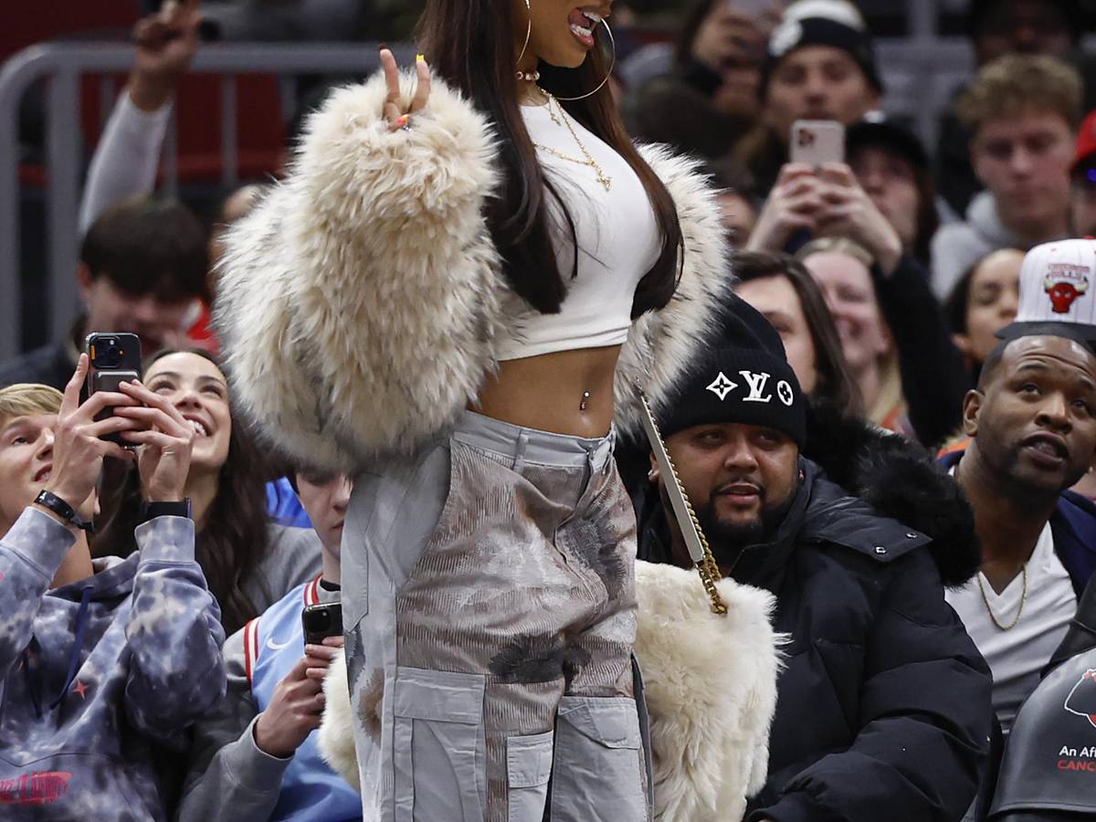 【りゅうや様】 Megan Thee Stallion 着用 アイスクリーム Megan Thee Stallion stuns in fishing fit on boyfriend Klay