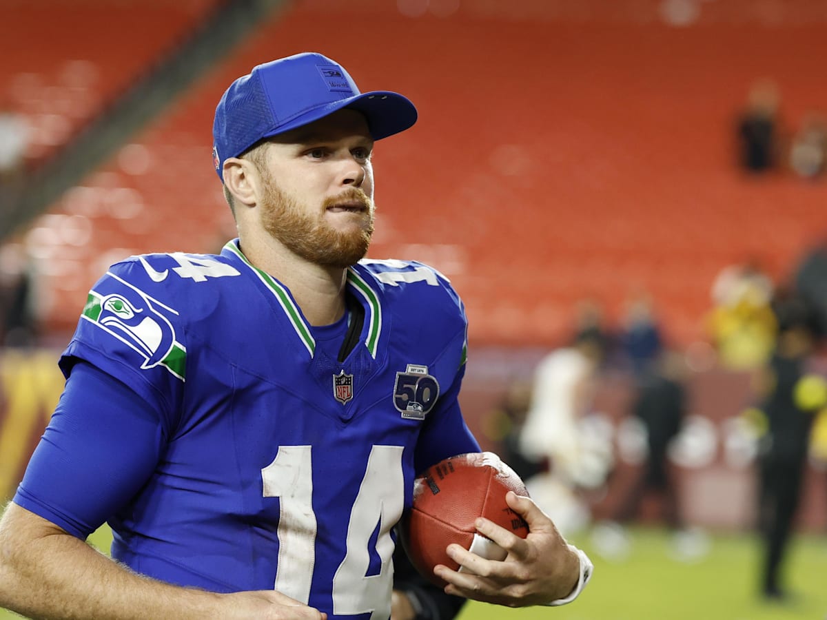 Sam Darnold's fiancée Katie flaunts abs in workout fit selfie before  Seahawks vs Rams