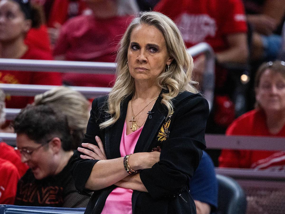 Becky Hammon Sounds Off on Most Needed WNBA Rule ...