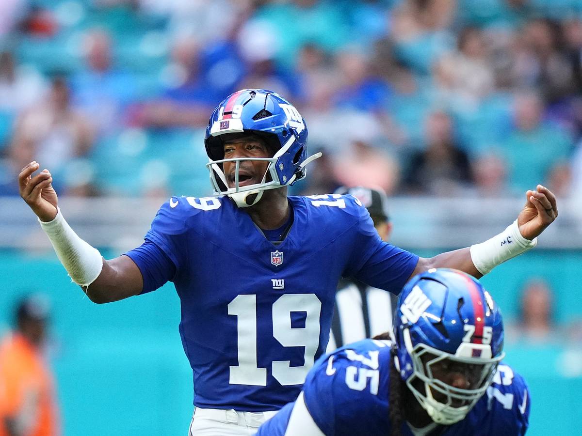 Giants Rout Dolphins 26-3 as Winston Shines