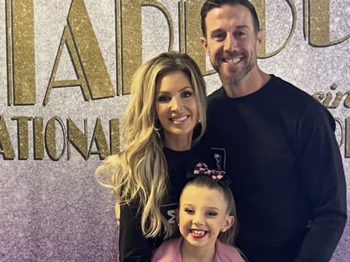 Alex Smith and wife reveals 8-year-old daughter had third 10-hour brain  surgery, image size:1200x900