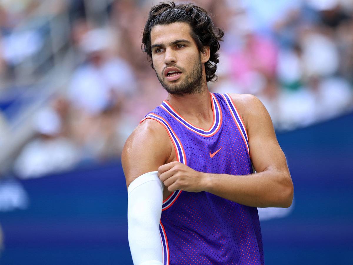 Nike テニスウェア アルカラス 2022 USオープン US: M 新品 Carlos Alcaraz's Nike Kit from US Open is Selling Out Fast