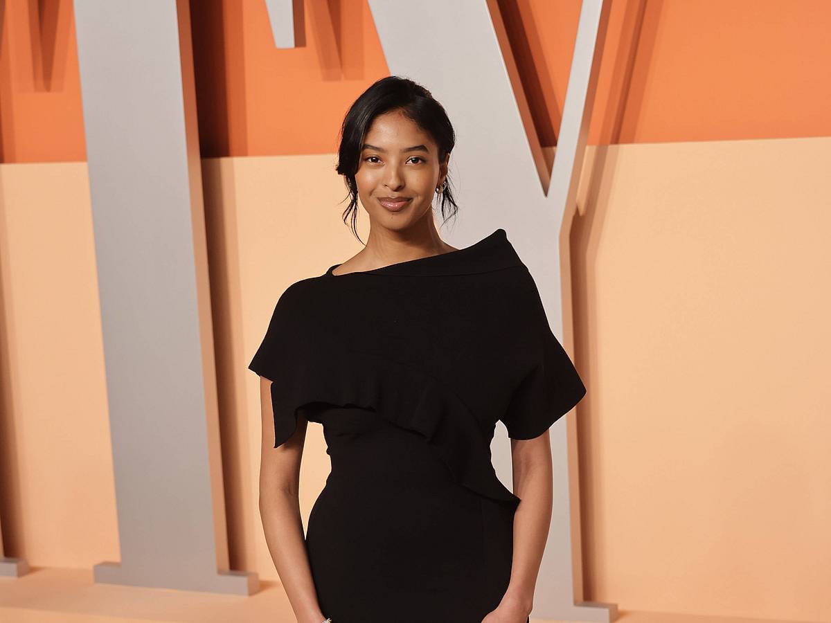 natalia bryant graduation dress Kobe Bryant's daughter matches USC sorority sisters in white grad- dresses collection:icon
