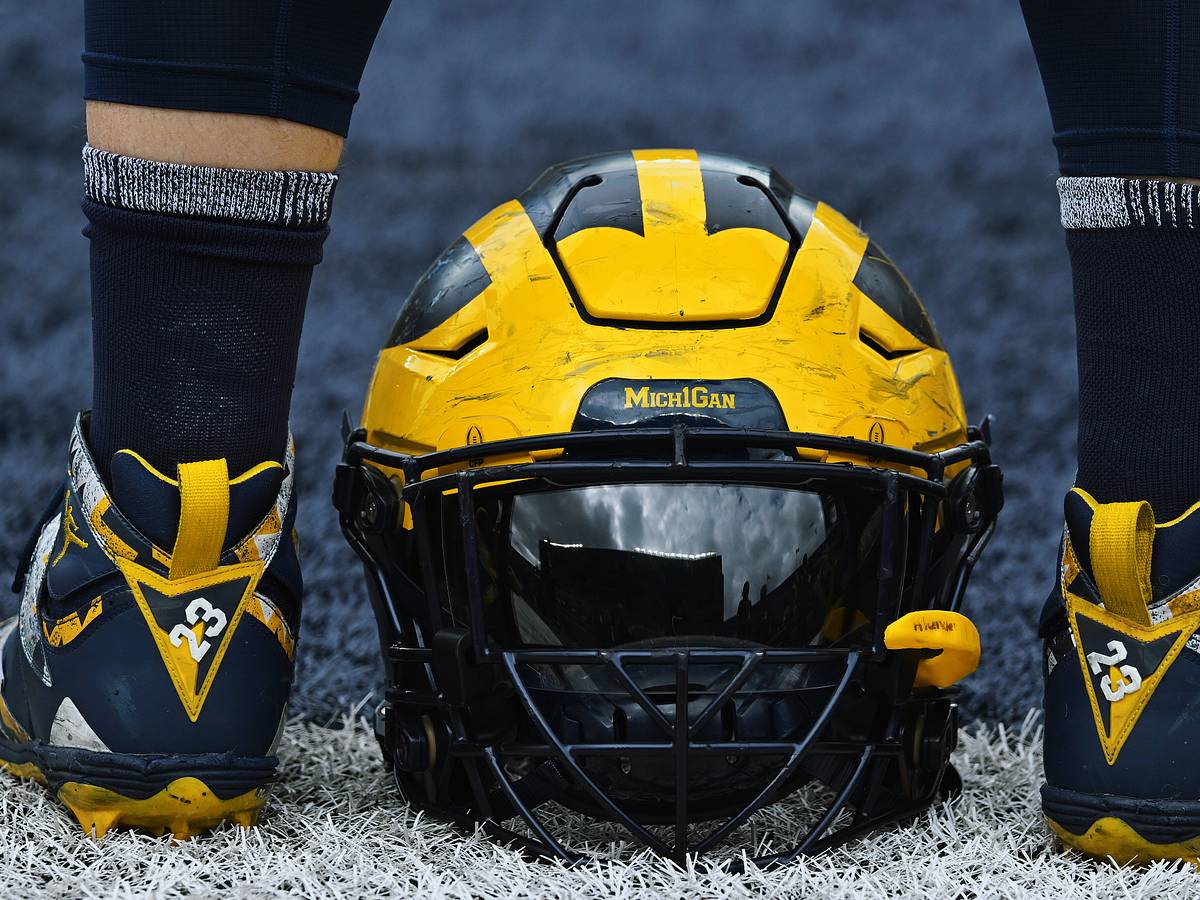 Michigan switches back to more traditional look for football helmet