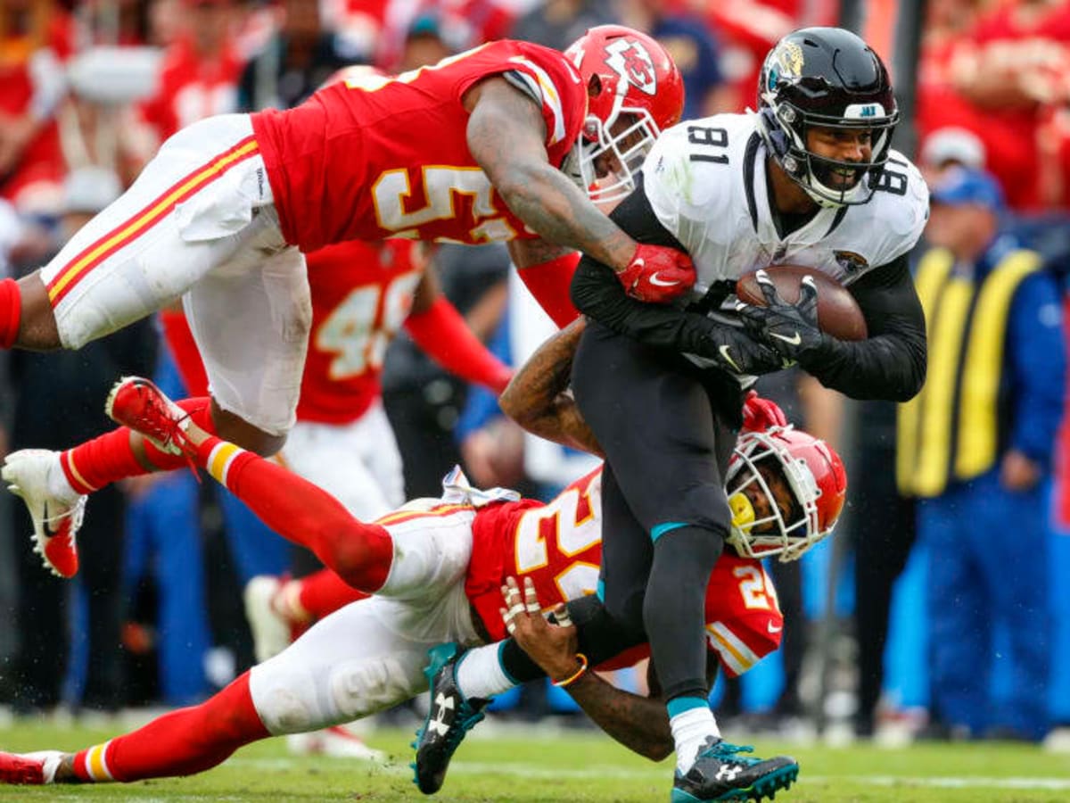 Anthony Hitchens injury update Chiefs linebacker goes to locker room