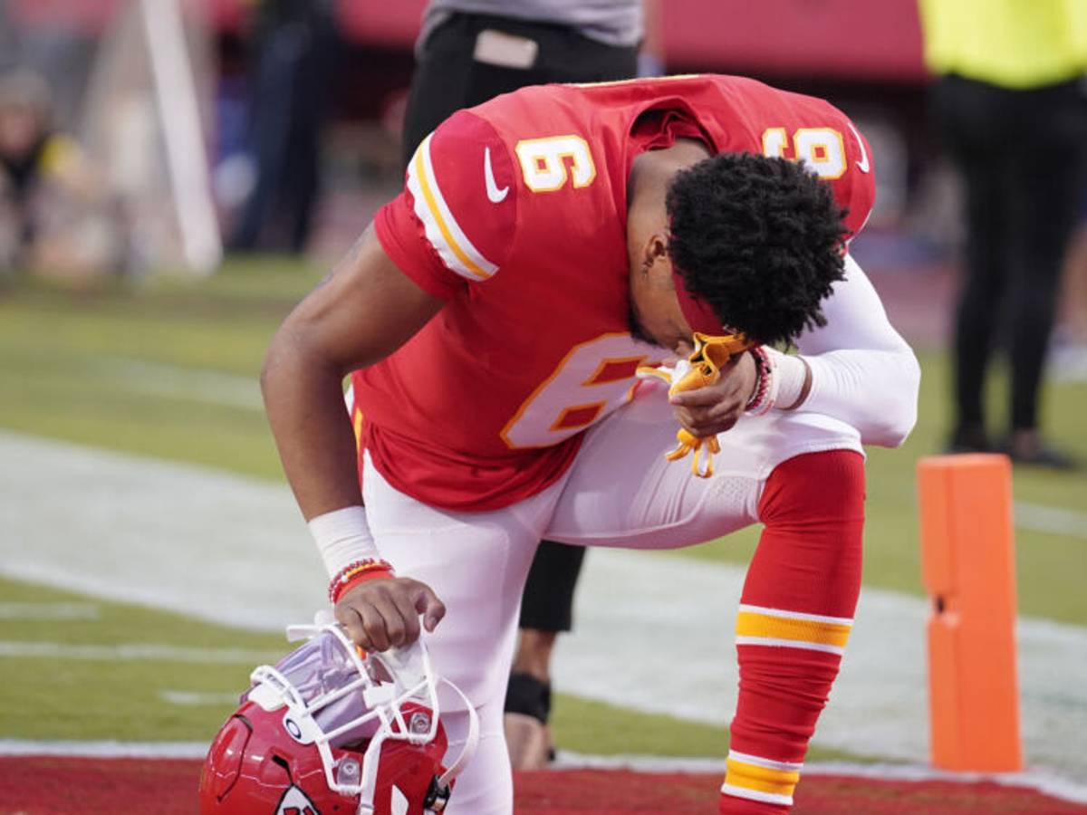Bryan Cook leaves Chiefs vs. Colts with injury