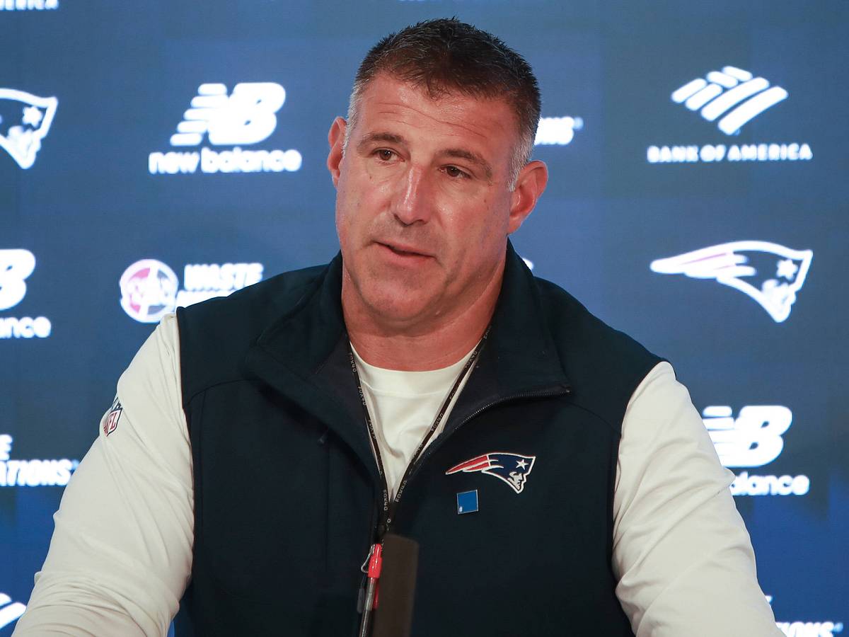 Patriots Fans Think Mike Vrabel Had an Agenda With His Latest Press  Conference