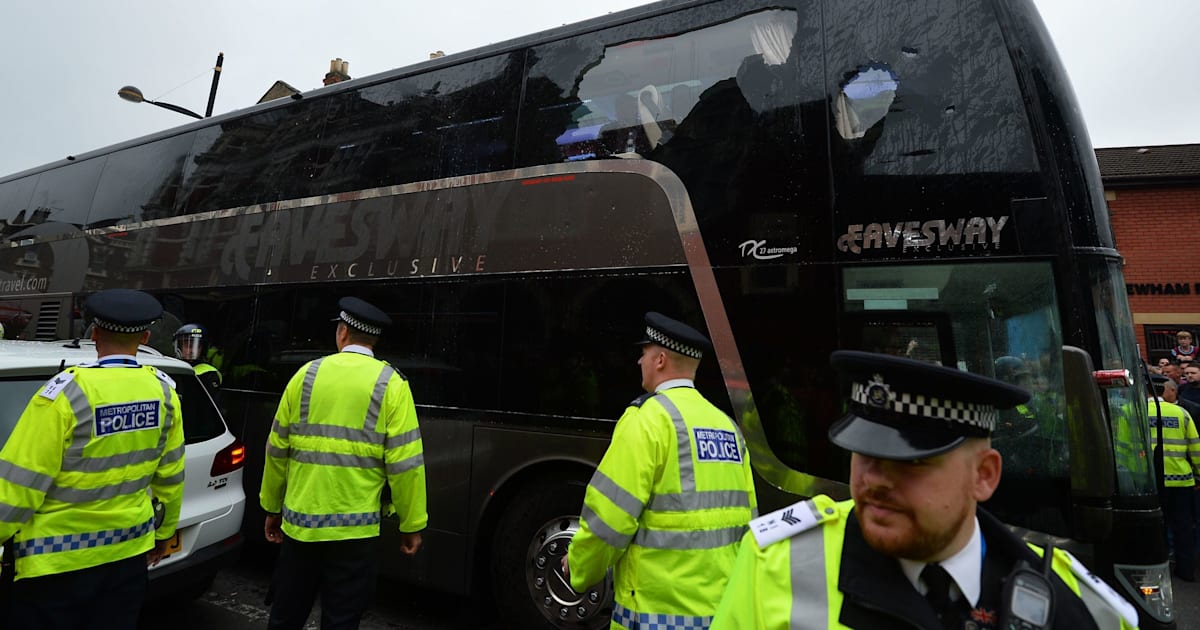 7 Insiden Penyerangan Terhadap Bus Tim Sepakbola 90min