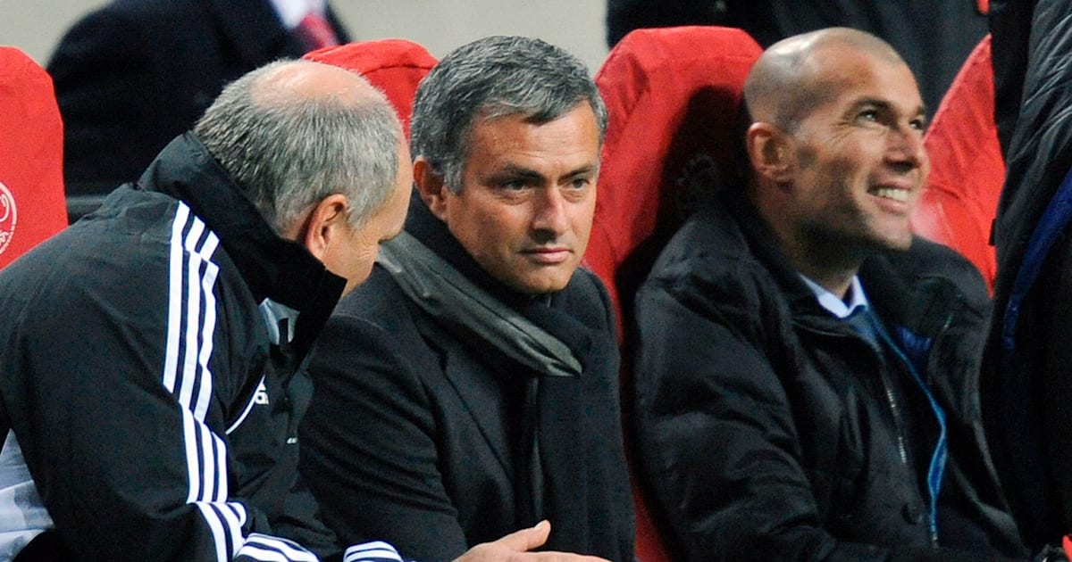 Man Utd Boss Jose Mourinho Seen Discussing Football With Legends Zidane Ancelotti And Allegri 90min