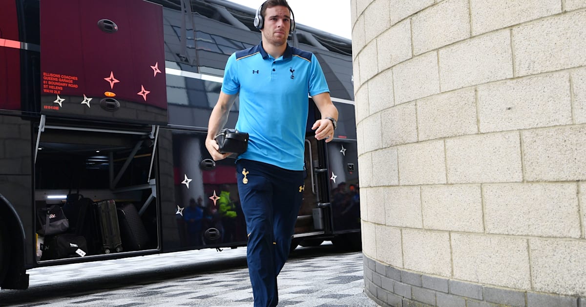 Tottenham Striker Vincent Janssen Reveals Who He Sits Next To On Spurs Team Bus 90min