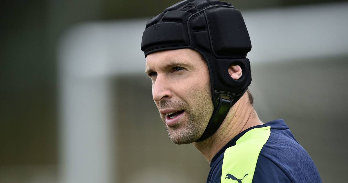 Petr Cech Reveals How His Life Hung In The Balance After Head Injury Against Reading 90min
