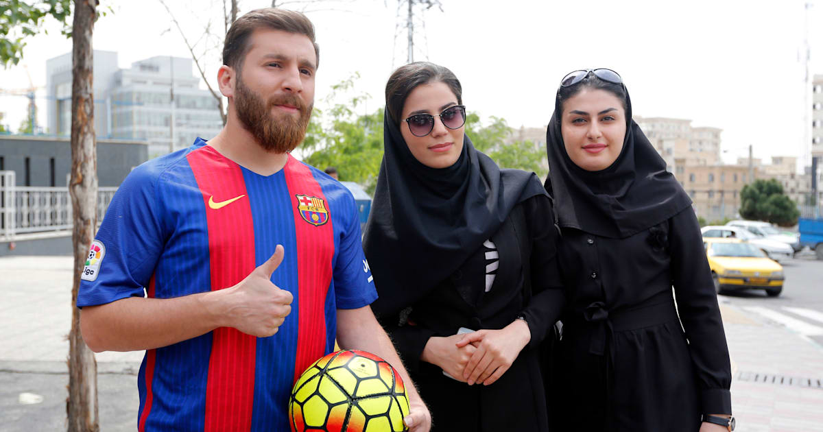 Photos Lionel Messi S Iranian Lookalike Is Taken To A Police Station After Causing Chaos 90min Sardar azmoun may be dubbed 'the iranian messi' on the field, but he isn't quite as quiet off the i've already been likened to lionel messi, and when i am really fit again then these comparisons will. police station after causing chaos