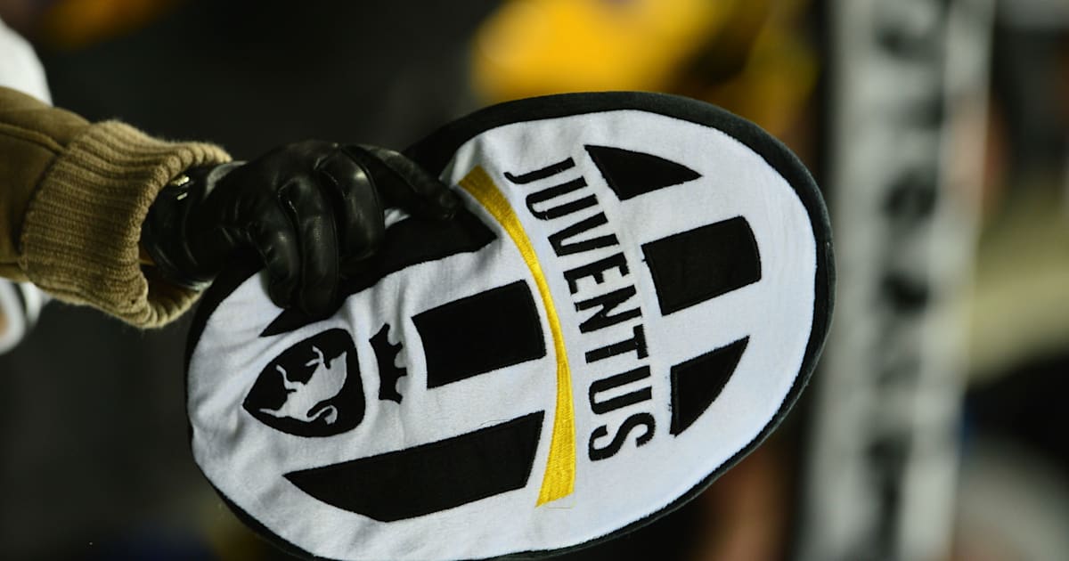 Photo Juventus Force Romanian Copycats To Rebrand Name Crest After 25 Years 90min