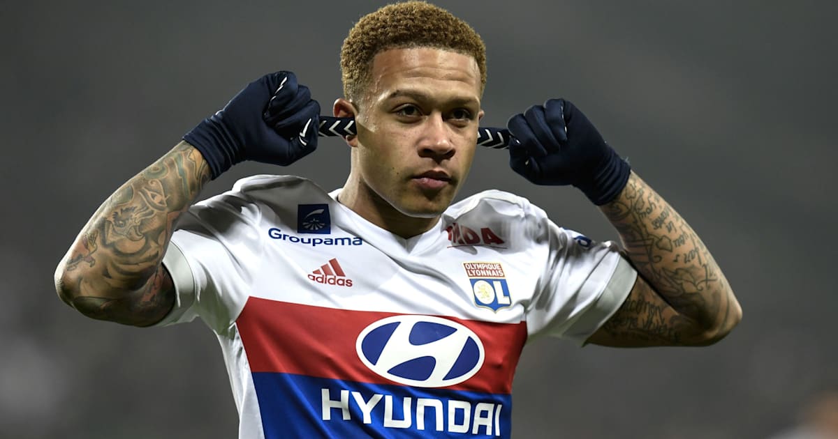 Photo Lyon Star Memphis Depay Shows Off Nasty Cut Following Fiery Clash Against Marseille 90min