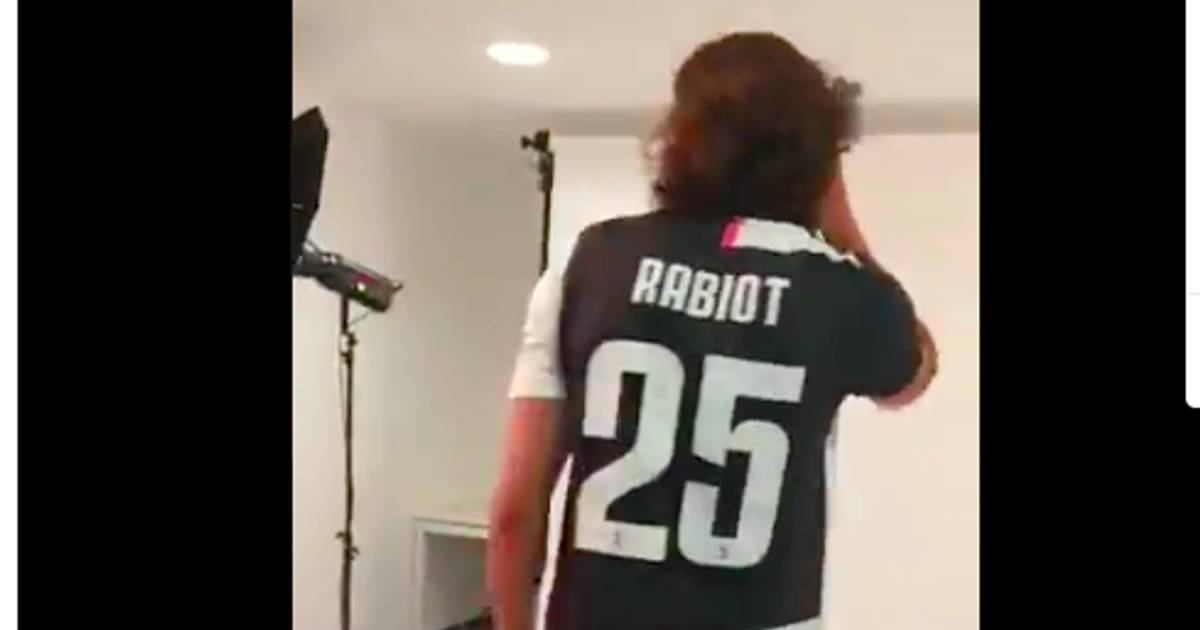 VIDEO | Rabiot veste bianconero: prime immagini del francese con la maglia  della Juventus | 90min