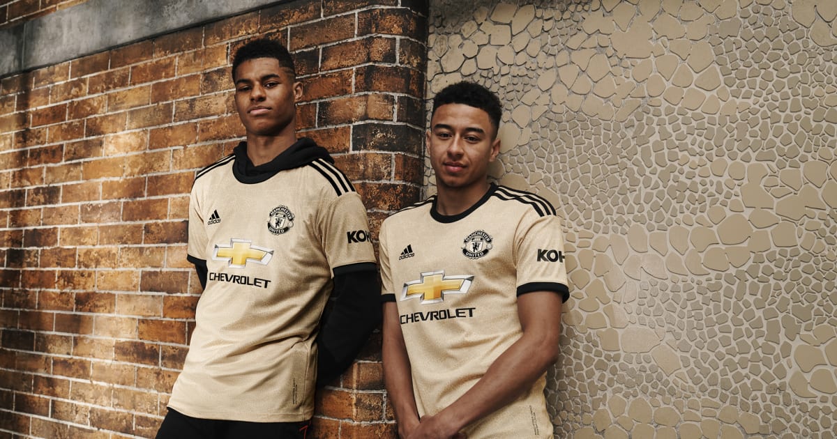 gold manchester united jersey