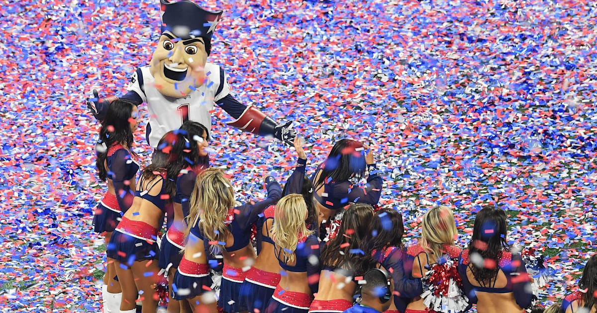 Patriots Introduce Two Male Cheerleaders To Squad For First Time In Decades 12up