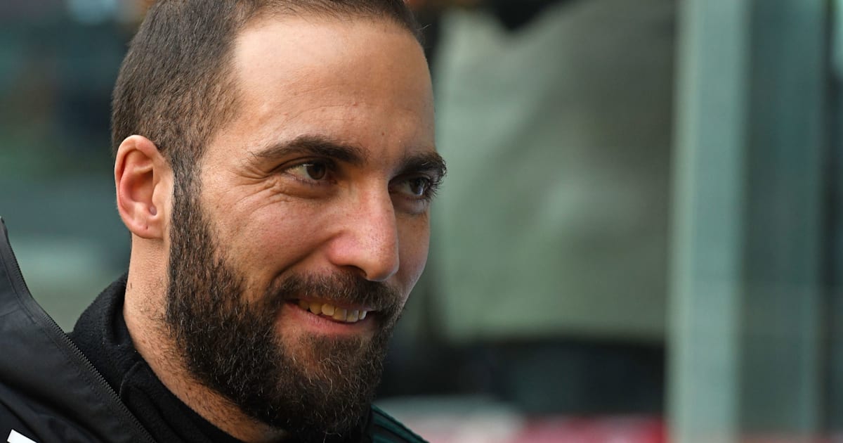Higuain Juventus La Guerra Continua Sotto Falsi Sorrisi Flipboard