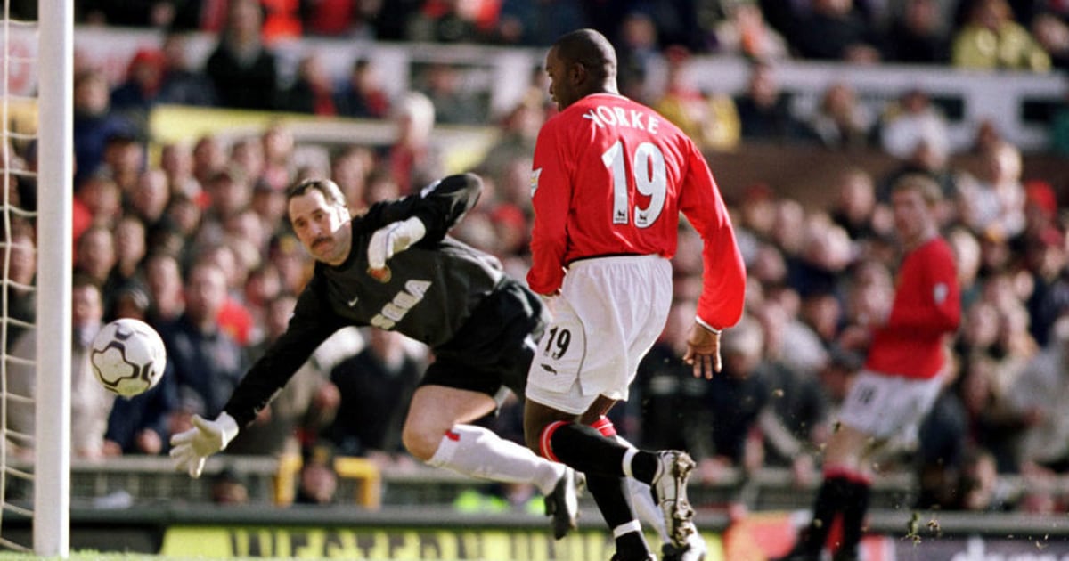 Man Utd 6 1 Arsenal Dwight Yorke S Hat Trick Underlines Historic Domestic Dominance 90min