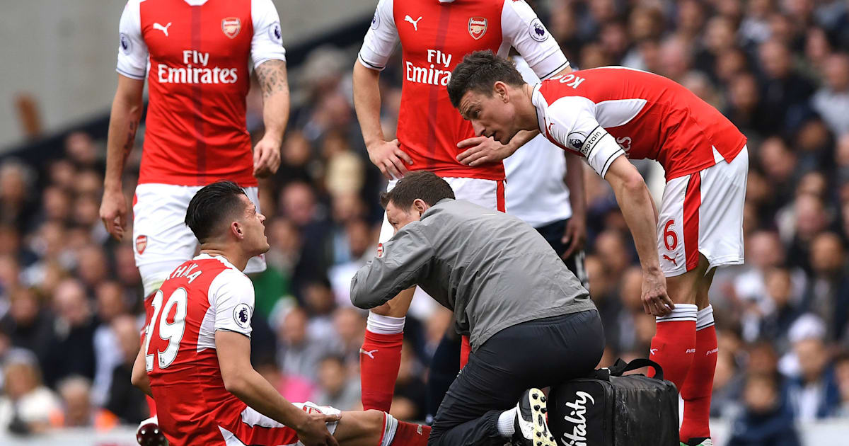 Unai Emery Offers Injury Update On Laurent Koscielny Granit Xhaka Ahead Of Napoli Clash 90min
