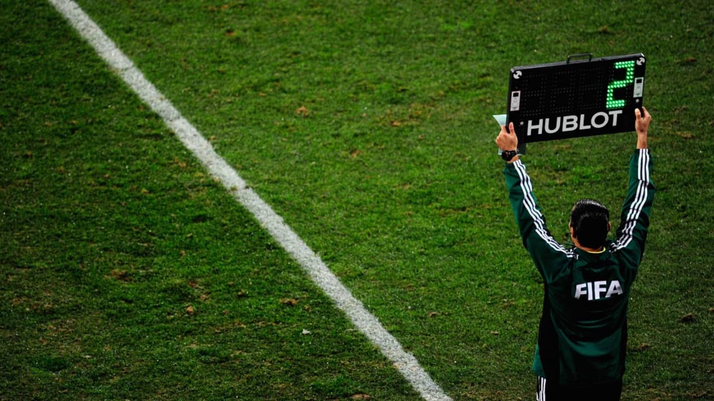 How Do Soccer Referees Determine Stoppage Time?