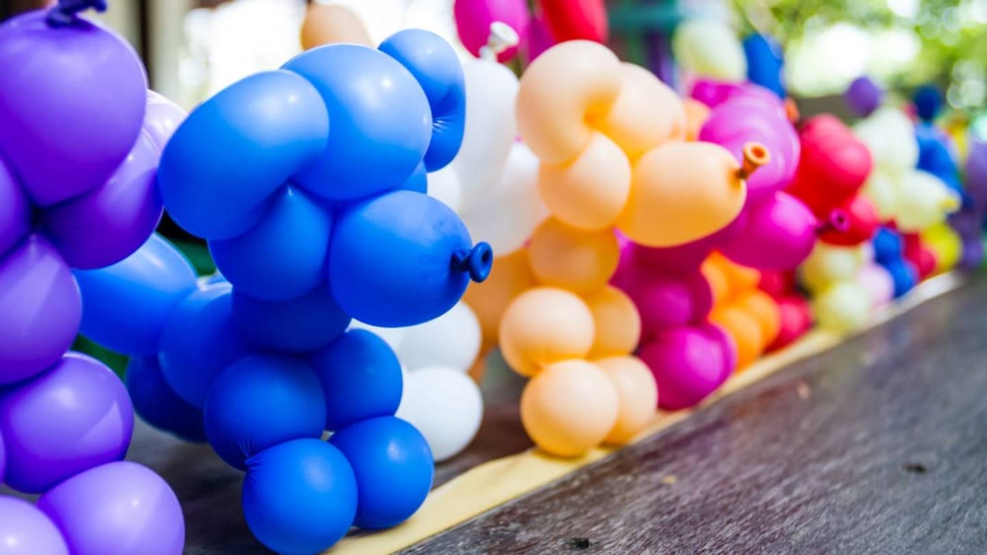 13 Balloon Sculptures That Let Your Imagination Float Away