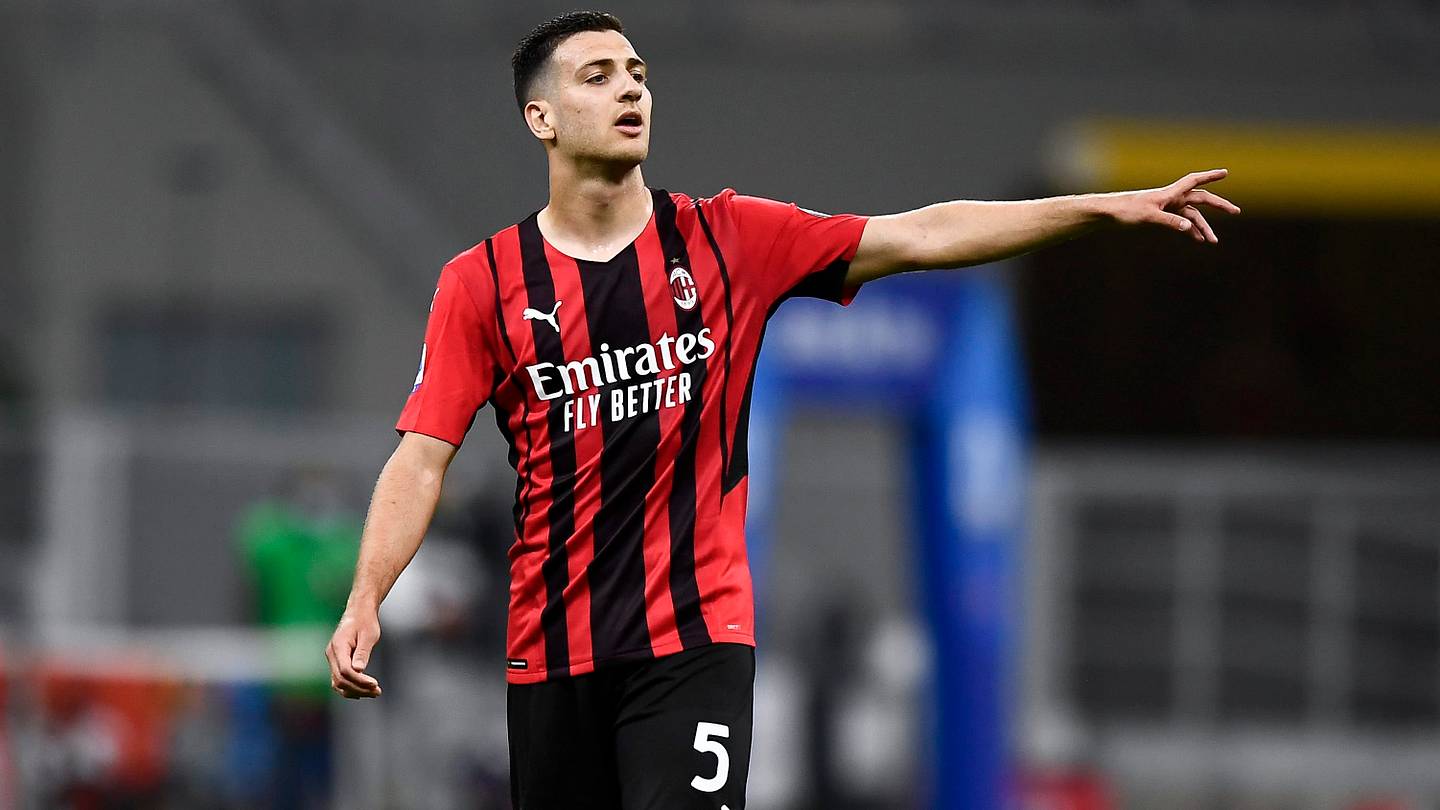 Carlo Ancelotti interested in bringing Man Utd's Diogo Dalot to Real Madrid