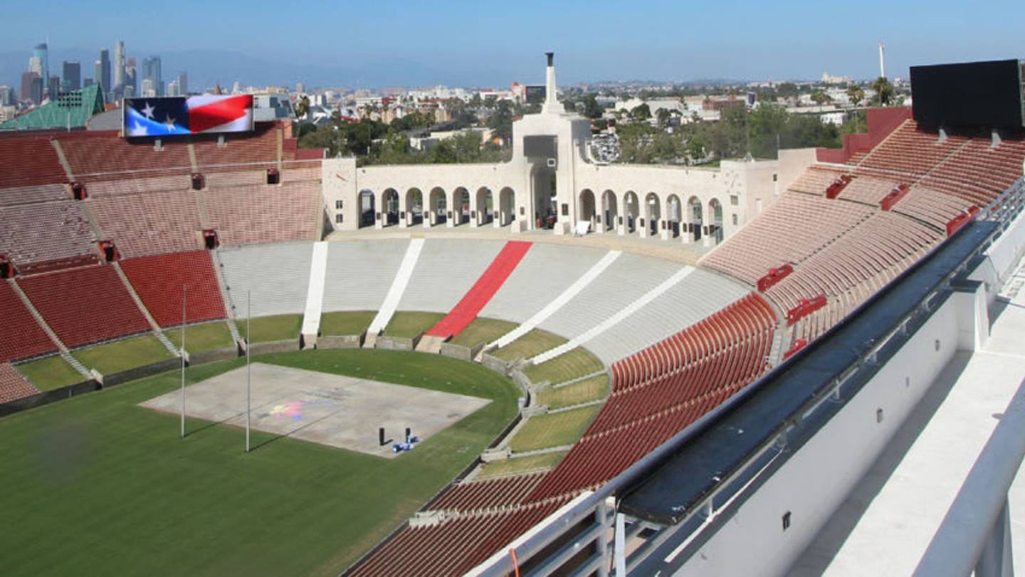 LA Coliseum Renovation: Installation of new videoboards complete