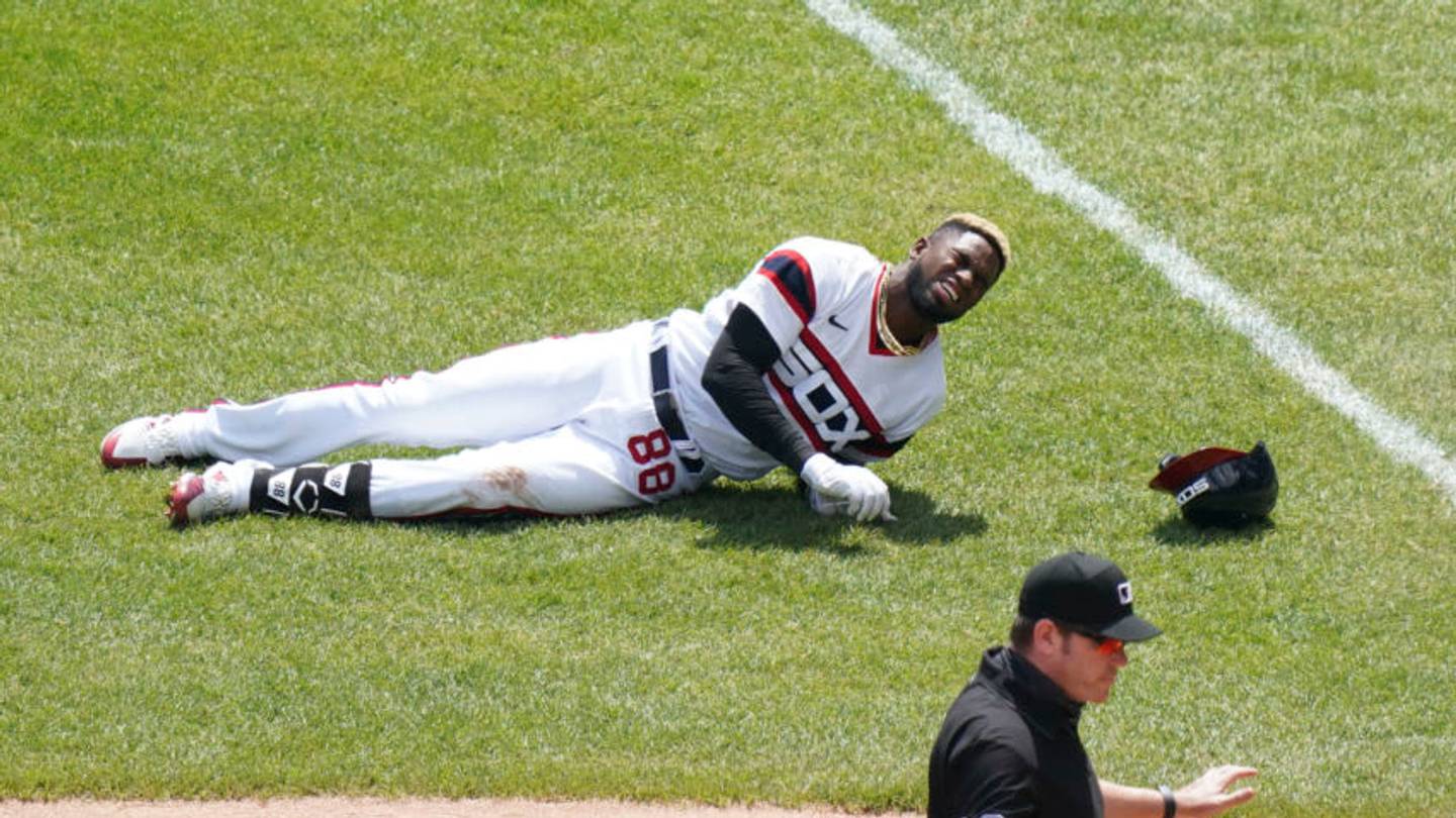 Luis Robert Injury History