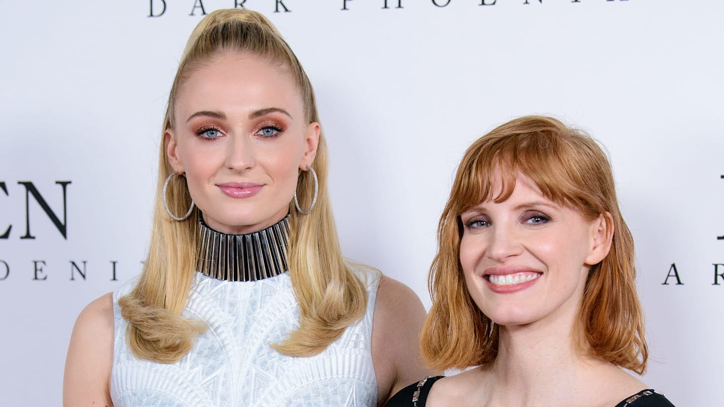 'Dark Phoenix's Sophie Turner and Jessica Chastain Talk Importance of Strong Female Characters