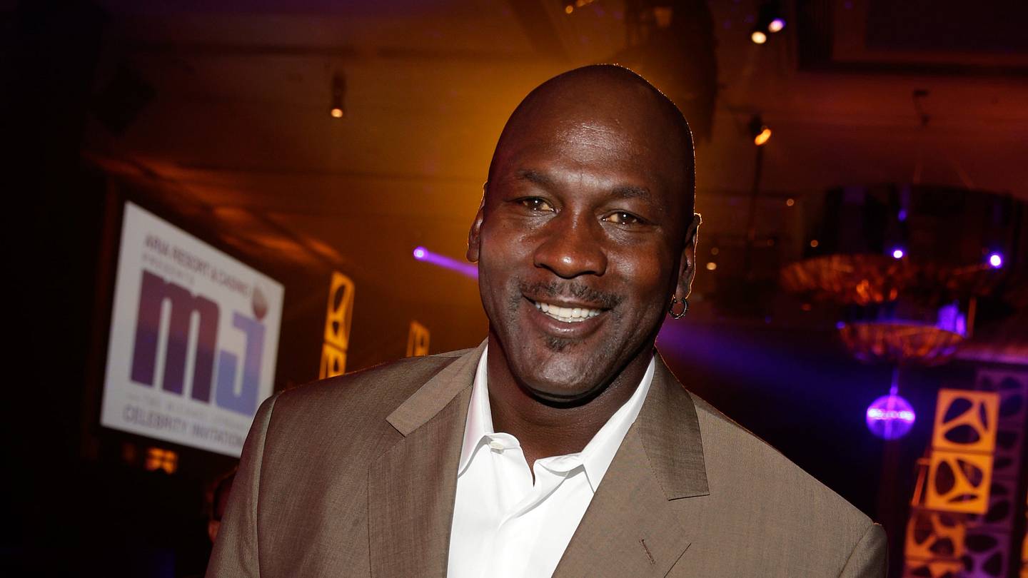 Boston Sports Radio Host Calls Michael Jordan a Loser For Gambling While  Sitting in Front of DraftKings Ad
