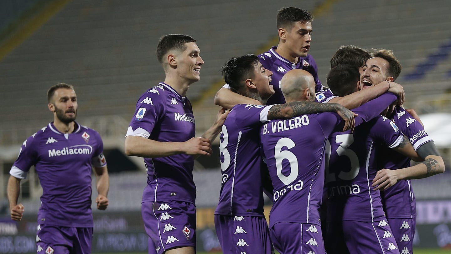 Presentate le nuove maglie della Fiorentina dal design vintage il